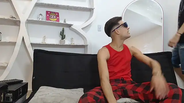 Snapshot of RED_EMPIRE chatting on 11/08/25, 01:17 RED EMPIRE online show from 11/08/25, 01:17