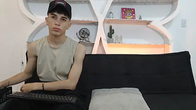 Snapshot of RED_EMPIRE chatting on 11/11/25, 01:16 RED EMPIRE online show from 11/11/25, 01:16