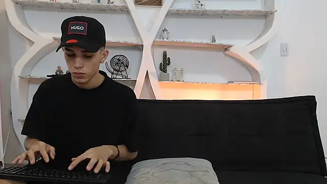 Snapshot of RED_EMPIRE chatting on 11/13/25, 01:26 RED EMPIRE online show from 11/13/25, 01:26