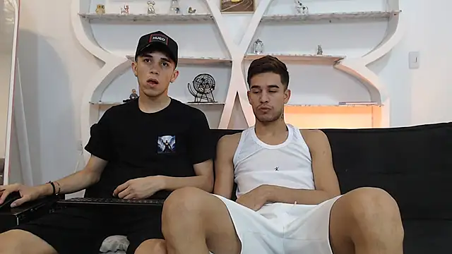 Snapshot of RED_EMPIRE chatting on 11/15/25, 01:36 RED EMPIRE online show from 11/15/25, 01:36