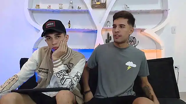 Snapshot of RED_EMPIRE chatting on 11/19/25, 01:27 RED EMPIRE online show from 11/19/25, 01:27