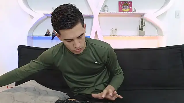 Snapshot of RED_EMPIRE chatting on 11/26/25, 03:07 RED EMPIRE online show from 11/26/25, 03:07