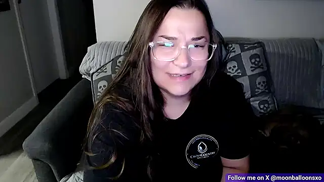 Snapshot of MoonBalloons chatting on 11/02/25, 03:42 MoonBalloons online show from 11/02/25, 03:42