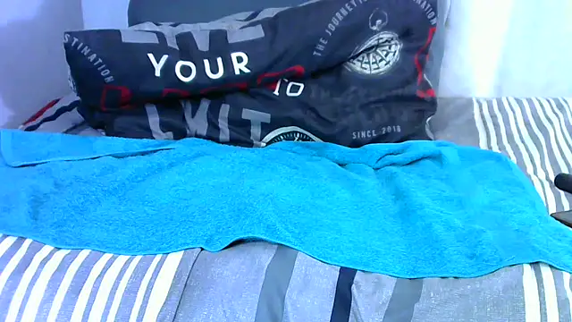 shy-lillyX22 online show from 10/20/25, 02:45