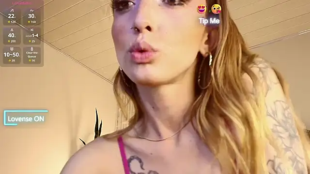 Snapshot of sidneylove_ chatting on 10/02/25, 02:57 sidneylove online show from 10/02/25, 02:57