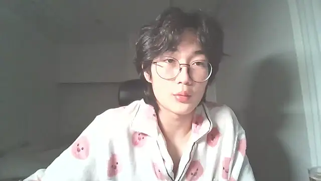 Snapshot of imurboy chatting on 10/13/25, 05:24 imurboy online show from 10/13/25, 05:24