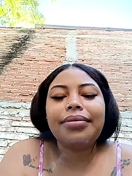 Snapshot of Naomi-Summer chatting on 11/13/25, 01:43 Naomi-Summer online show from 11/13/25, 01:43