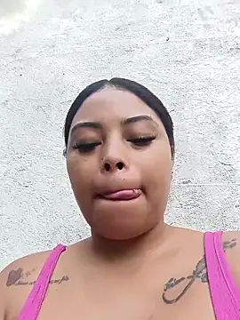 Snapshot of Naomi-Summer chatting on 11/14/25, 08:40 Naomi-Summer online show from 11/14/25, 08:40