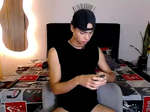 Snapshot of NoahDevil18 chatting on 10/11/25, 06:23 NoahDevil18 online show from 10/11/25, 06:23