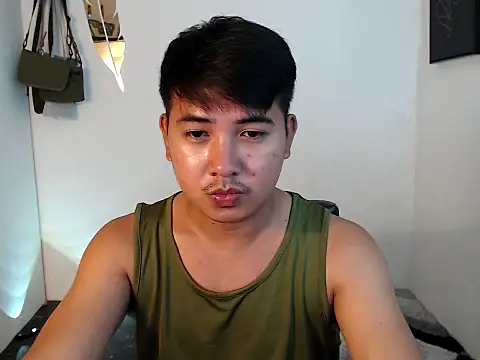 Snapshot of JboyGiant005 chatting on 10/02/25, 06:09 JboyGiant005 online show from 10/02/25, 06:09