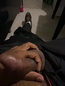 Snapshot of Preto_Diamamte chatting on 10/22/25, 04:02 Preto Diamamte online show from 10/22/25, 04:02