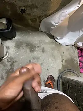 Snapshot of Preto_Diamamte chatting on 11/19/25, 06:02 Preto Diamamte online show from 11/19/25, 06:02