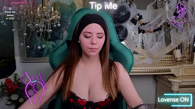 IvoryWood  online show from 10/11/25, 10:03