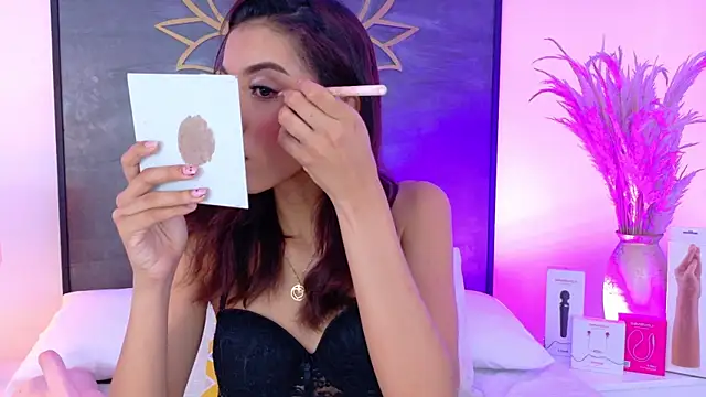 BellaHarper1 online show from 11/12/25, 08:30