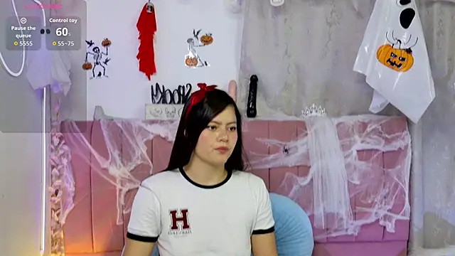 sukilove18 online show from 10/28/25, 11:07