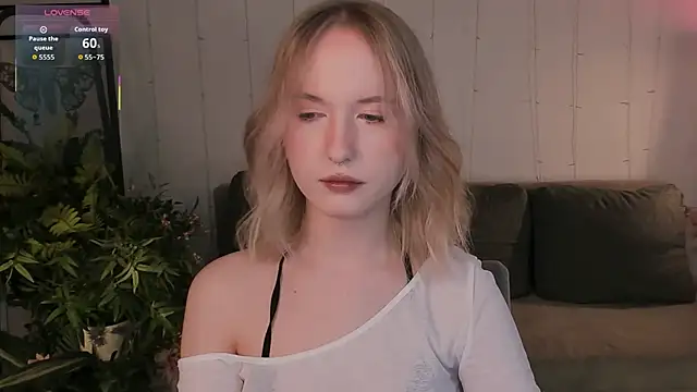 kikishyness online show from 09/21/25, 10:33