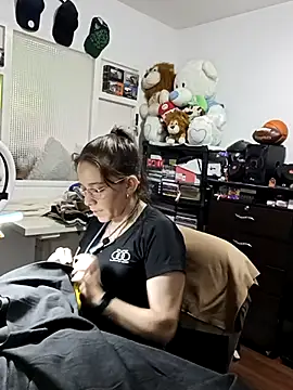 Isabella5 Brown  online show from 10/24/25, 08:38