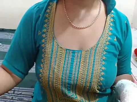 Snapshot of Hot_anika_ chatting on 10/14/25, 04:35 Hot anika  online show from 10/14/25, 04:35