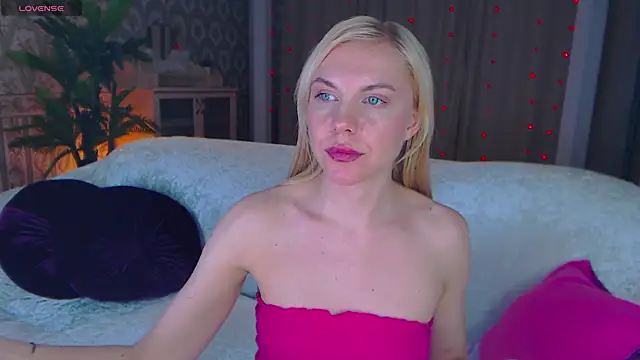 LiSinDoll online show from 11/12/25, 08:59