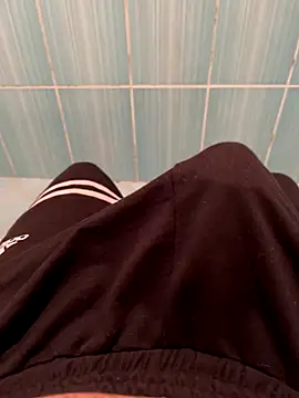 Snapshot of Cruel00 chatting on 11/15/25, 04:10 Cruel00 online show from 11/15/25, 04:10