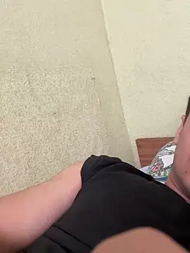 Snapshot of Cruel00 chatting on 11/16/25, 09:37 Cruel00 online show from 11/16/25, 09:37