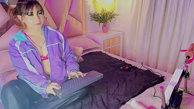 mia ailyn  online show from 10/31/25, 03:18