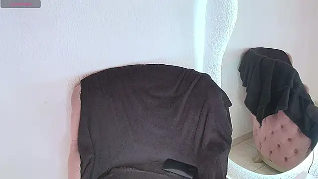 mia ailyn  online show from 11/12/25, 08:52