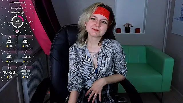 girl next doorr online show from 10/24/25, 01:07