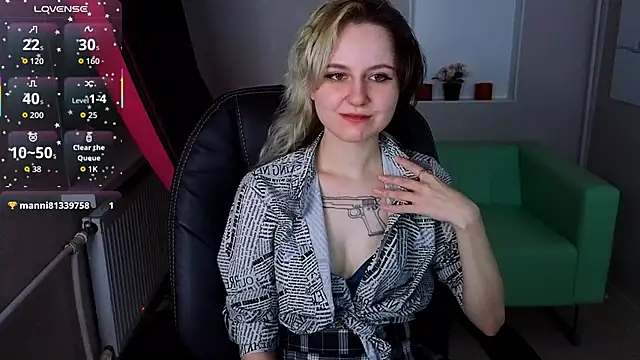 girl next doorr online show from 10/25/25, 01:07