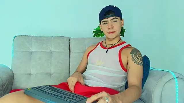 CamiiGuzmanX online show from 09/28/25, 09:31