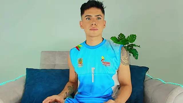 CamiiGuzmanX online show from 10/06/25, 09:12