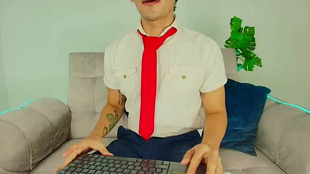 CamiiGuzmanX online show from 10/10/25, 07:57