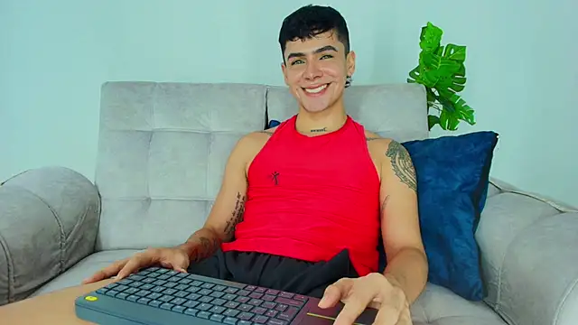 CamiiGuzmanX online show from 10/11/25, 11:36