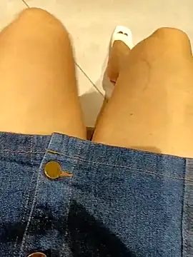 Jessical--Li online show from 10/30/25, 04:14