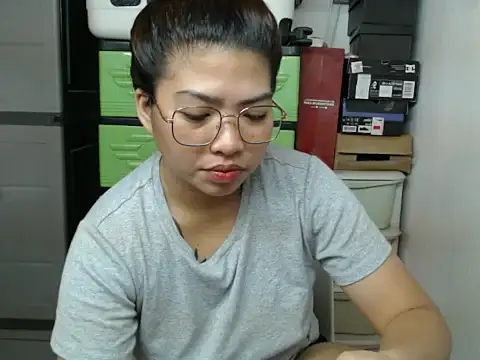 lily cruz online show from 11/19/25, 04:12