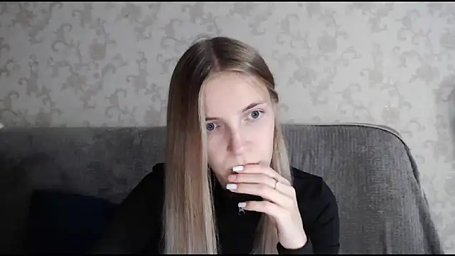 Snapshot of HitGyrl chatting on 10/07/25, 01:03 HitGyrl online show from 10/07/25, 01:03