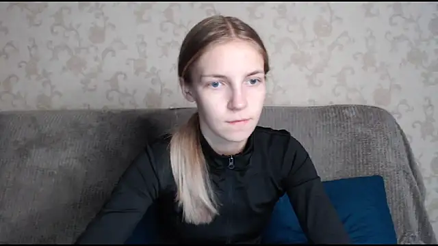 Snapshot of HitGyrl chatting on 10/08/25, 01:03 HitGyrl online show from 10/08/25, 01:03