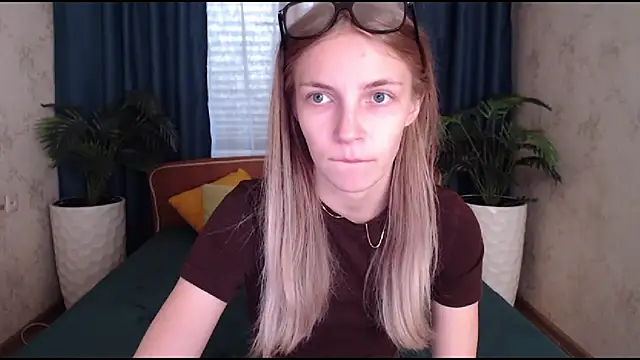 Snapshot of HitGyrl chatting on 10/09/25, 08:01 HitGyrl online show from 10/09/25, 08:01