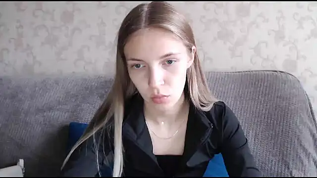 Snapshot of HitGyrl chatting on 10/23/25, 08:02 HitGyrl online show from 10/23/25, 08:02