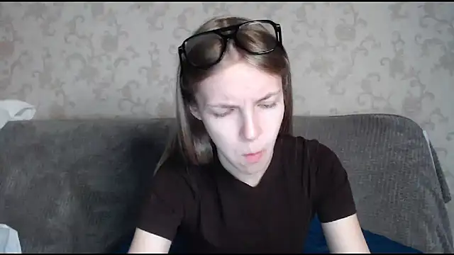 Snapshot of HitGyrl chatting on 10/24/25, 01:13 HitGyrl online show from 10/24/25, 01:13