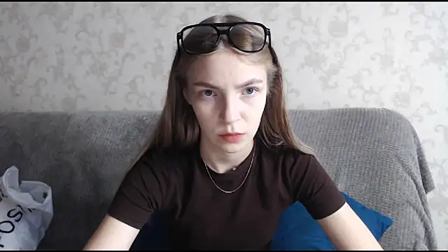 Snapshot of HitGyrl chatting on 10/25/25, 07:49 HitGyrl online show from 10/25/25, 07:49