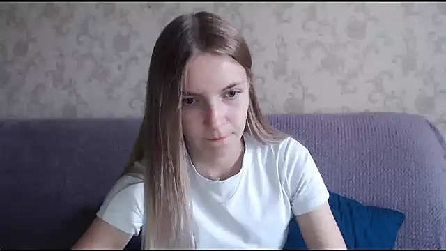 Snapshot of HitGyrl chatting on 10/29/25, 08:16 HitGyrl online show from 10/29/25, 08:16