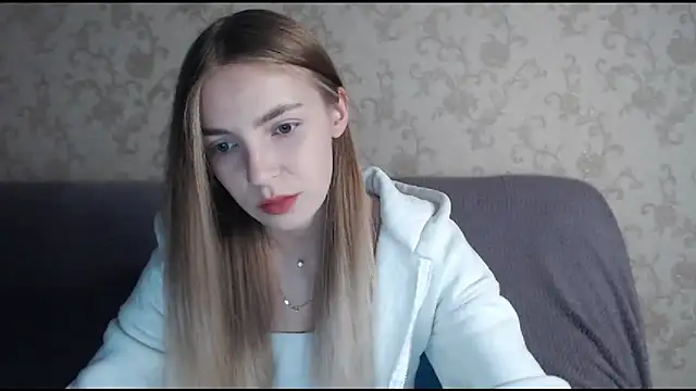 Snapshot of HitGyrl chatting on 11/09/25, 01:04 HitGyrl online show from 11/09/25, 01:04