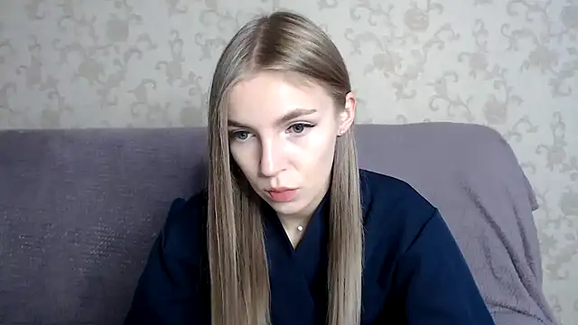 Snapshot of HitGyrl chatting on 11/20/25, 08:03 HitGyrl online show from 11/20/25, 08:03