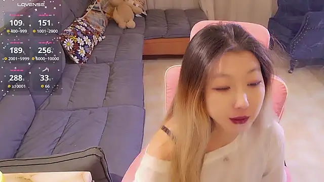 Snapshot of Deserve_E chatting on 10/19/25, 12:39 Deserve E online show from 10/19/25, 12:39