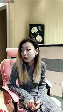 Snapshot of Deserve_E chatting on 11/25/25, 10:26 Deserve E online show from 11/25/25, 10:26