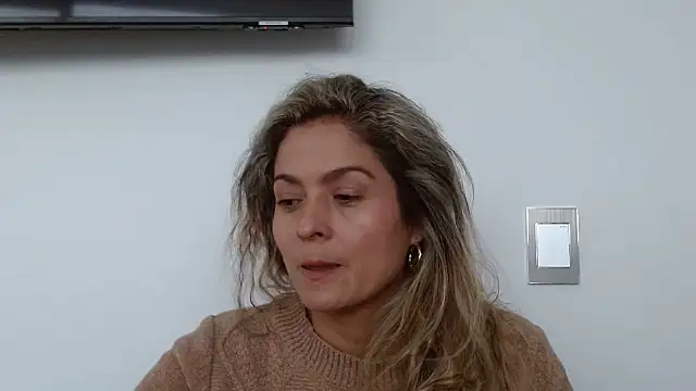 Snapshot of linda-mature43 chatting on 10/11/25, 09:35 linda-mature43 online show from 10/11/25, 09:35