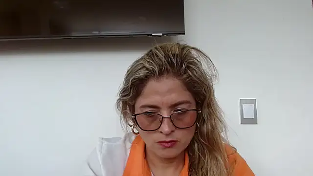 Snapshot of linda-mature43 chatting on 10/15/25, 05:13 linda-mature43 online show from 10/15/25, 05:13