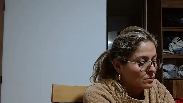 Snapshot of linda-mature43 chatting on 10/17/25, 01:20 linda-mature43 online show from 10/17/25, 01:20