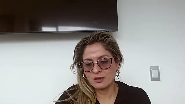 Snapshot of linda-mature43 chatting on 11/06/25, 05:47 linda-mature43 online show from 11/06/25, 05:47